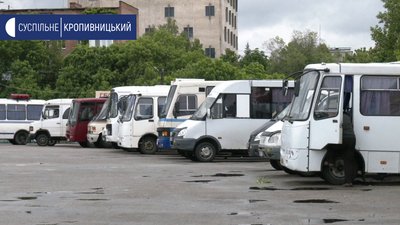 На 10:00 25 травня на Автовокзалі №2 було два десятка автобусів На 10:00 25 травня на Автовокзалі №2 було два десятка автобусів