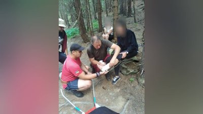 Прикарпатські рятувальники допомогли туристці з Хмельниччини, яка травмувалася в горах Прикарпатські рятувальники допомогли туристці з Хмельниччини, яка травмувалася в горах