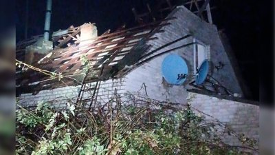 Атака дрона на Чернігівщині: на прикордонні дрон влучив у жилий будинок, виникла пожежа