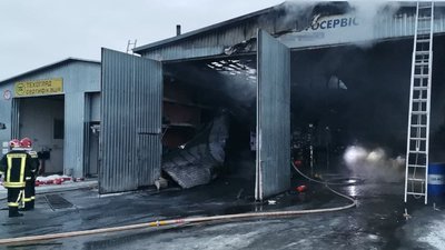 У Луцьку на СТО сталася пожежа: загорілася вантажівка У Луцьку на СТО сталася пожежа: загорілася вантажівка