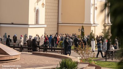 Трьох священників оштрафували через скупчення вірян у храмах у Вербну неділю Трьох священників оштрафували через скупчення вірян у храмах у Вербну неділю