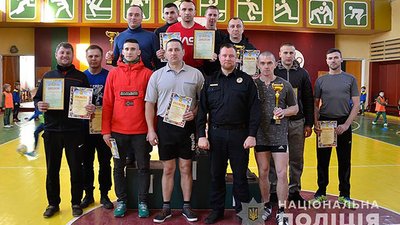 Тернопільські поліцейські перемогли в обласних змаганнях з гирьового спорту Тернопільські поліцейські перемогли в обласних змаганнях з гирьового спорту