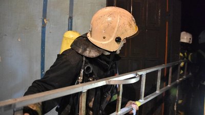 В Одесі горіла триповерхівка: евакуювали 10 людей