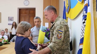 У Житомирі родинам загиблих військових передали державні нагороди У Житомирі родинам загиблих військових передали державні нагороди