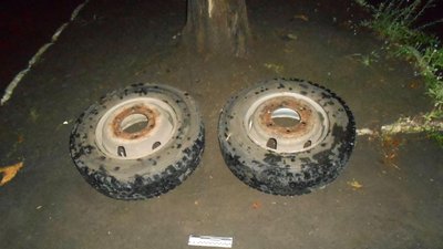 У Рівному чоловіки "роззули" маршрутку. Їх затримали