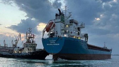 До Одеського порту під завантаження кукурудзою та олією зайшли два судна