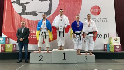 Черкаські каратисти привезли "срібло" і "бронзу" із Міжнародного дитячого турніру Черкаські каратисти привезли "срібло" і "бронзу" із Міжнародного дитячого турніру