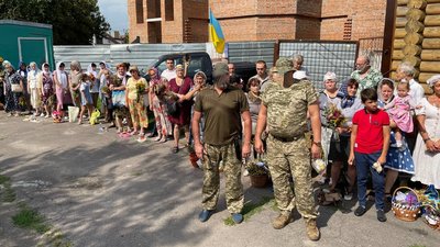 Пікап для ЗСУ: в Черкасах представники православного храму передали автівку захисникам України Пікап для ЗСУ: в Черкасах представники православного храму передали автівку захисникам України