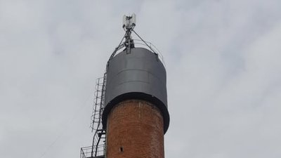 Водонапірна вежа з антеною
