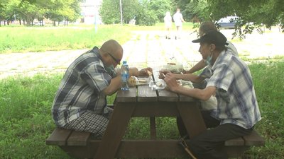Благодійну акцію для безхатьків влаштували у Запоріжжі Благодійну акцію для безхатьків влаштували у Запоріжжі
