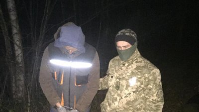 Збудували через кордон місток: на Волині затримали "пачкарів" Збудували через кордон місток: на Волині затримали "пачкарів"