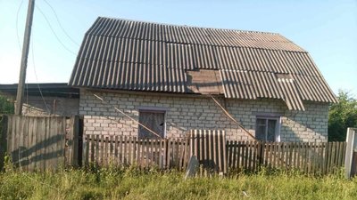 Пошкоджені будинки та лінія електропередач — наслідки обстрілу Середино-Буди на Сумщині Пошкоджені будинки та лінія електропередач — наслідки обстрілу Середино-Буди на Сумщині
