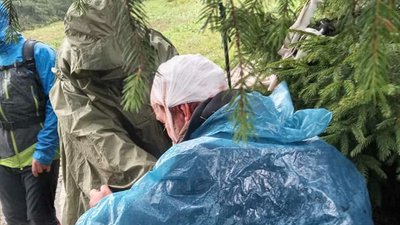 Рятувальники допомогли трьом туристам, які травмувалися у Карпатах Рятувальники допомогли трьом туристам, які травмувалися у Карпатах