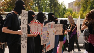 Марш за права KharkivPride пройшов без сутичок — поліція Марш за права KharkivPride пройшов без сутичок — поліція