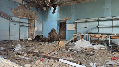За 12 кілометрів від лінії фронту: як живе під обстрілами спустошіле Тернувате на Запоріжжі За 12 кілометрів від лінії фронту: як живе під обстрілами спустошіле Тернувате на Запоріжжі