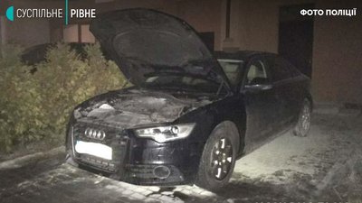 У Рівному адвокату підпалили машину