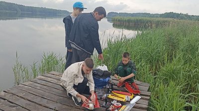 Запускали швидкісні радіокеровані моделі: в Житомирі вихованці гуртка судномоделювання готуються до змагань Запускали швидкісні радіокеровані моделі: в Житомирі вихованці гуртка судномоделювання готуються до змагань