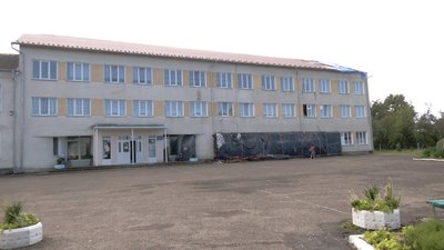 "Шифер, паркан літав". У Підмихайлі на Франківщині долають наслідки буревію "Шифер, паркан літав". У Підмихайлі на Франківщині долають наслідки буревію