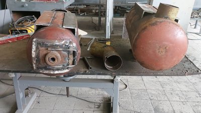 "Все це для перемоги наших воїнів". У Сумах виготовляють буржуйки та окопні свічки для військових