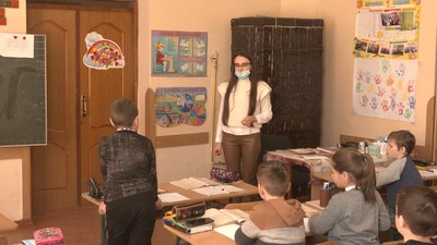 У Коломиї планують об'єднати дві школи. Батьки та вчителі проти У Коломиї планують об'єднати дві школи. Батьки та вчителі проти