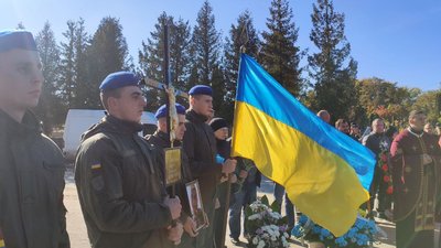 У Тернополі попрощалися із бійцем з Маріуполя Андрієм Барським У Тернополі попрощалися із бійцем з Маріуполя Андрієм Барським