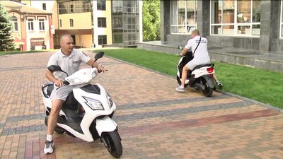 Вінницькі інспектори з паркування пересіли на електросутери Вінницькі інспектори з паркування пересіли на електросутери