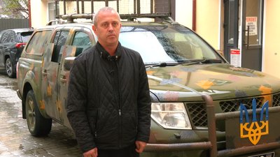 Родина з Прикарпаття придбала авто на фронт для бригади, в якій служить син Родина з Прикарпаття придбала авто на фронт для бригади, в якій служить син