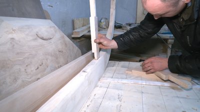 Корси є нижньою частиною сан, ними і їдуть по снігу Корси є нижньою частиною сан, ними і їдуть по снігу
