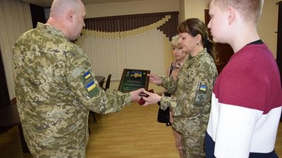 У Сумській області вручили орден "За мужність" родині прикордонника Олександра Кузьменка