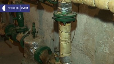 “Платимо зайве”. У Сумах мешканці будинку та надавач тепла сваряться через перемичку “Платимо зайве”. У Сумах мешканці будинку та надавач тепла сваряться через перемичку