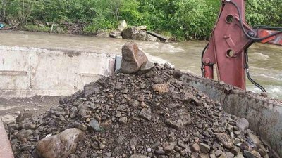 Прикарпатські поліцейські затримали крадія гравію Прикарпатські поліцейські затримали крадія гравію