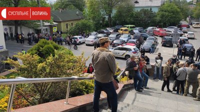 Під Луцькрадою мітинг підприємців та атовців