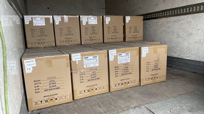 До Херсона волонтери привезли 50 зарядних станцій від Тайваню