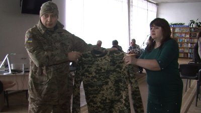 В луцькій бібліотеці зібрали допомогу бійцям на передову