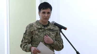 Колись вчителька, а тепер військова: рівнянка з псевдо Мавка видала першу поетичну збірку Колись вчителька, а тепер військова: рівнянка з псевдо Мавка видала першу поетичну збірку