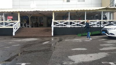 В Запоріжжі повідомили про замінування 9 шкіл та ТРЦ "Україна" В Запоріжжі повідомили про замінування 9 шкіл та ТРЦ "Україна"
