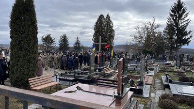 На Тернопільщині попрощалися із загиблими військовослужбовцями На Тернопільщині попрощалися із загиблими військовослужбовцями
