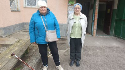 Наталія Филь і Ганна Давидова, жительки пошкодженого будинку в Супрунівці Наталія Филь і Ганна Давидова, жительки пошкодженого будинку в Супрунівці