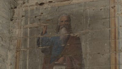На Семенівщині у стінах старого сільського клубу знайшли лики святих