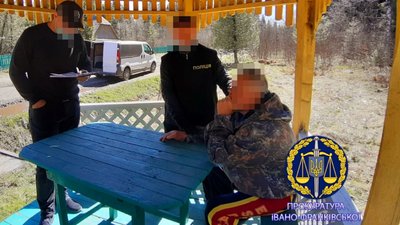 На Прикарпатті на хабарі впіймали лісничого На Прикарпатті на хабарі впіймали лісничого