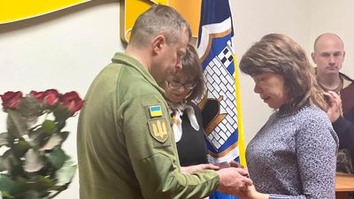 У Житомирі рідним загиблих за Україну воїнів передали державні нагороди У Житомирі рідним загиблих за Україну воїнів передали державні нагороди