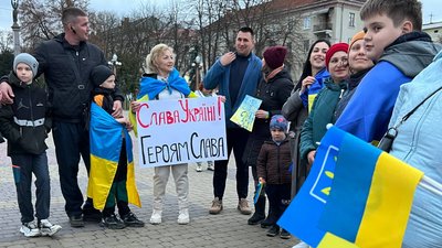У Тернополі святкували звільнення Херсона У Тернополі святкували звільнення Херсона