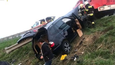 Рятувальники на Львівщині деблокували з авто водія, який травмувався у ДТП Рятувальники на Львівщині деблокували з авто водія, який травмувався у ДТП