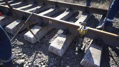 Від станції Роя до Красногорівки: на Донеччині відновлюють розбиті снарядами залізничні шляхи Від станції Роя до Красногорівки: на Донеччині відновлюють розбиті снарядами залізничні шляхи