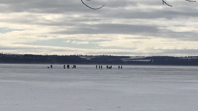 На Дніпропетровщині з крижини, що відірвалась, зняли 30 рибалок На Дніпропетровщині з крижини, що відірвалась, зняли 30 рибалок