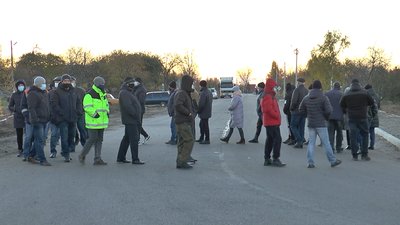 На Полтавщині перекривали дороги, аби вказати на необхідність ремонту На Полтавщині перекривали дороги, аби вказати на необхідність ремонту