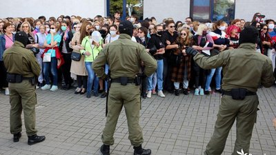 Білоруські силовики розігнали жіночий марш, є затримані Білоруські силовики розігнали жіночий марш, є затримані