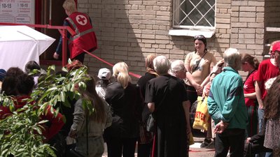 Червоний Хрест почав видавати гуманітарну допомогу у Сумах за записом: хто може отримати і як це зробити Червоний Хрест почав видавати гуманітарну допомогу у Сумах за записом: хто може отримати і як це зробити