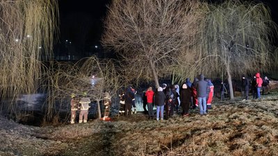 У Рівному на водоймі під кригу провалились діти. Що відомо У Рівному на водоймі під кригу провалились діти. Що відомо