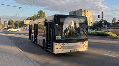 Наслідки російського удару по пасажирському автобусу у Запоріжжі